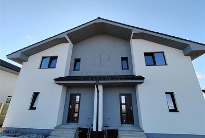 Duplex spatios - bucatarie inchisa - zona linistita - teren 375 mp - 1