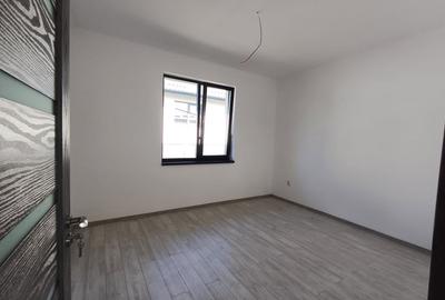 Casă cu 4 camere, 2 băi, beci spațios și 400 mp teren - 6