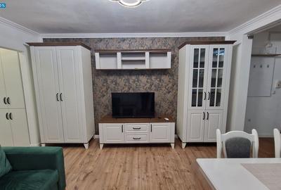 Apartament cu 2 camere semidecomandat, mobilat în Central