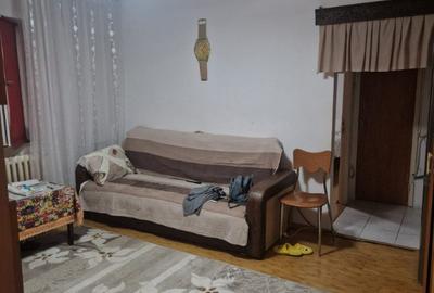 Vand apartament 2 camere zona berceni