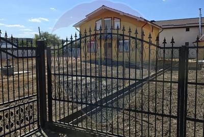 Casă individuală cu 4 camere în Central