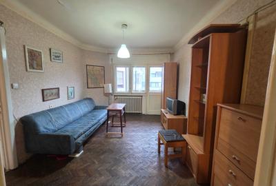 Apartament cu 3 camere semidecomandat în Unirii