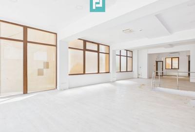 Spațiu comercial renovat, vitrină 8 m, Etaj 1 - 4