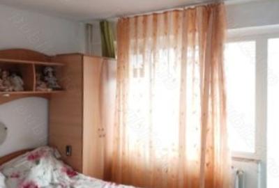 Apartament trei camere decomandate, etaj 3 din 4, Micro 16