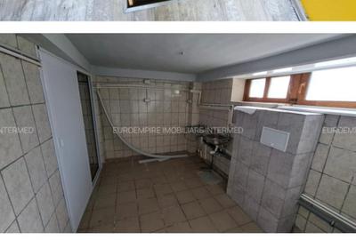 Spatiu comercial zona centrala parter cu demisol 40 mp - 6