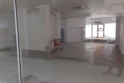 Spațiu comercial, de 240 mp, în P-ța Unirii