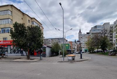 Apartament cu 3 camere decomandat, mobilat în Central