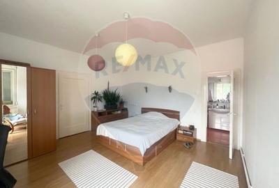 Apartament cu 4 camere decomandat, mobilat în Ștrand