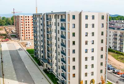 Apartament cu 2 camere decomandat în Tractorul