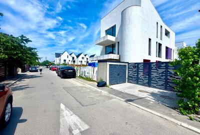 Casă individuală cu 8 camere în Sud