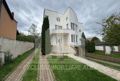 Casa individuala | Pensiune | 380 mp | 1377 mp teren | Cetate - 2