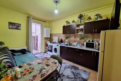 Garsonieră decomandată, mobilată în Florești