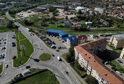 Posibilitate unica de investitie spatiu comercial si rezidential - 1