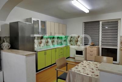 Casa cu garaj si curte de vanzare 147 mpu in Sura Mare - 1