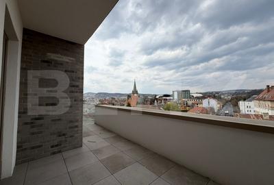 Apartament cu 3 camere semidecomandat în Central