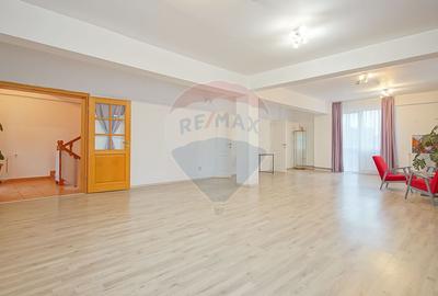 CENTRAL - Vila  DE INCHIRIAT  - pretabila diverse businessuri - 1