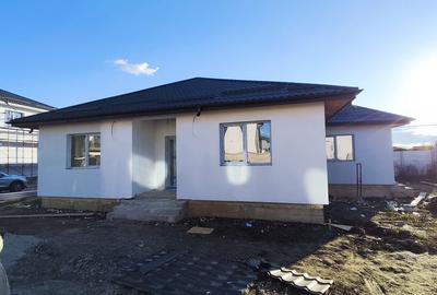 FARA COMISIOANE casa cu 4 camere 2 bai incalzire pardoseala curent 380v asfalt - 2