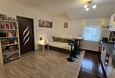 Apartament cu 3 camere semidecomandat, mobilat în Florești