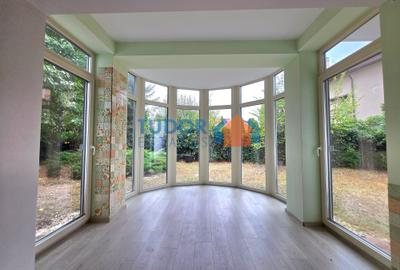 Casă cu 6 camere în Iancu Nicolae