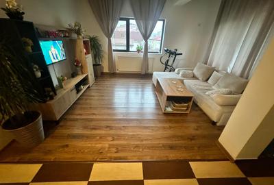 Apartament cu 3 camere decomandat, mobilat în Central