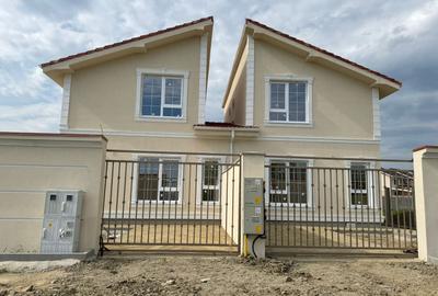 Duplex despartit prin camera tehnica - 4 camere Toate Utilitatile - 2