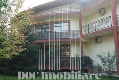 Casă cu 14 camere în Central