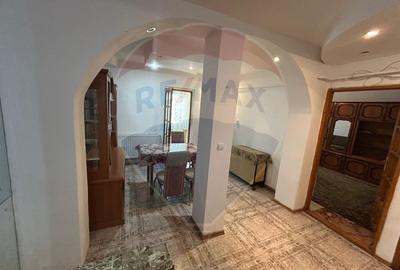 Apartament 3 camere  -1 Mai (in spate la Pelendava) - 8