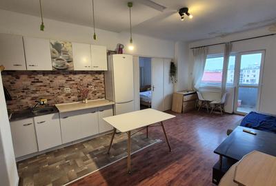 Apartament cu 4 camere semidecomandat în Ultracentral