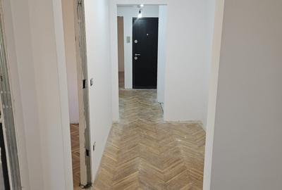 De vanzare apartament cu trei camere , zona Lipovei - 3