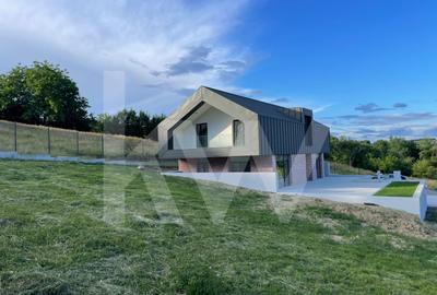 Casă arhitectură modernă cu panoramă spre Munții Făgăraș și Cetatea Cisnădioara - 5