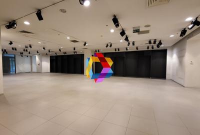 Spațiu comercial, de 1,000 mp, în Tractorul