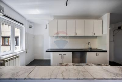 Apartament cu 3 camere de vânzare în zona Lacul Tei - 10