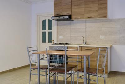 Apartament cu 2 camere nedecomandat în Centrul Istoric