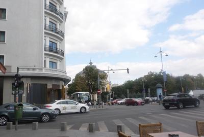 Ultracentral langa Hotel Radisson, Athenee Palas, cochet - 20