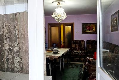 Apartament 4 camere, cu boxa, Bd.Traian, zona BCR - 11