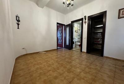 Apartament 3 camere, parter Piata Lahovari - 14