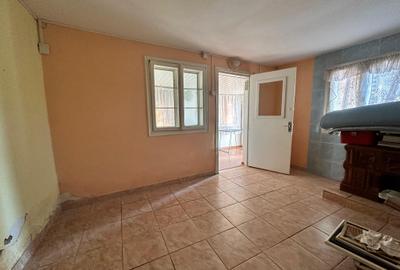 Vanzare teren 700mp cu casa batraneasca Tamasi , Bacau - 2