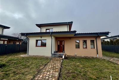 Casă individuală cu 4 camere în Miroslava