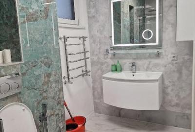 Piata Romana,  de inchiriat -5 camere, apartament nou in vila, parter, sect 1 - 13