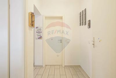 Apartament cu 3 camere de vânzare în zona Tractorul - 8