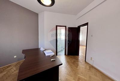 Apartament cu 4 camere nemobilat in P-ta Victoriei langa Orange - 22