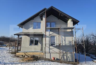 Casă individuală cu 5 camere în Valea Adâncă