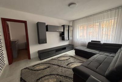 Apartament cu 3 camere semidecomandat, mobilat în George Enescu