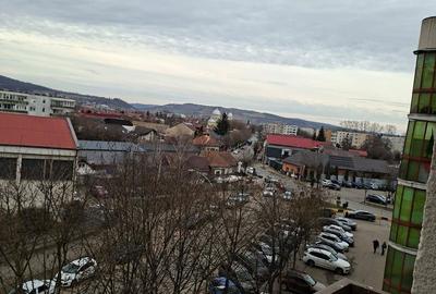 Apartament cu 3 camere,  et 4/8, 90 mp,  str Decebal/ Unirii - 12