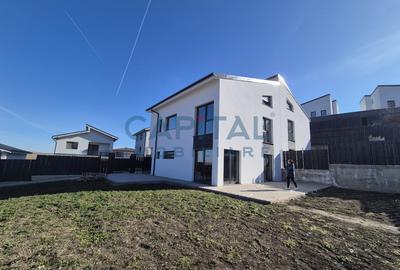 Case cu arhitectura nordica, garaj, panouri fotovoltaice, central Dezmir - 2