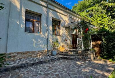 Spre Vânzare Proprietate remarcabilă cu 6 camere în inima Iașului ! - 1