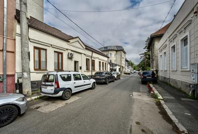 In Cartierul Evreiesc, casa 3 camere pivnita si mansarda open space. - 2