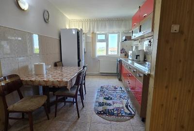 Apartament 3 camere, decomandat, etaj 3/4, mobilat, centrala gaz, termen lung - 11