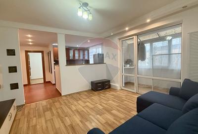 Apartament cu 3 camere decomandat, mobilat în Central