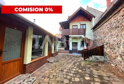 Casă cu 12 camere în Orașul de Jos